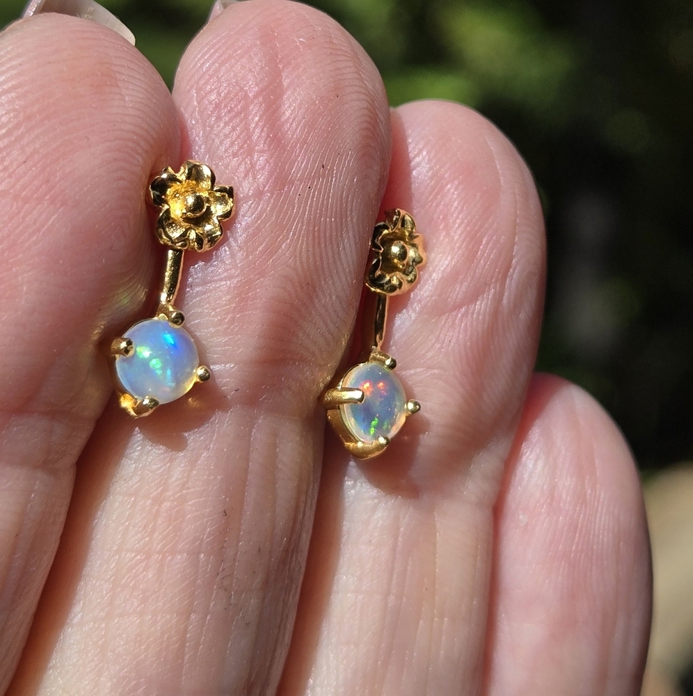Opal 1k Natural Floral Gold Earrings - Picture 6 of 9